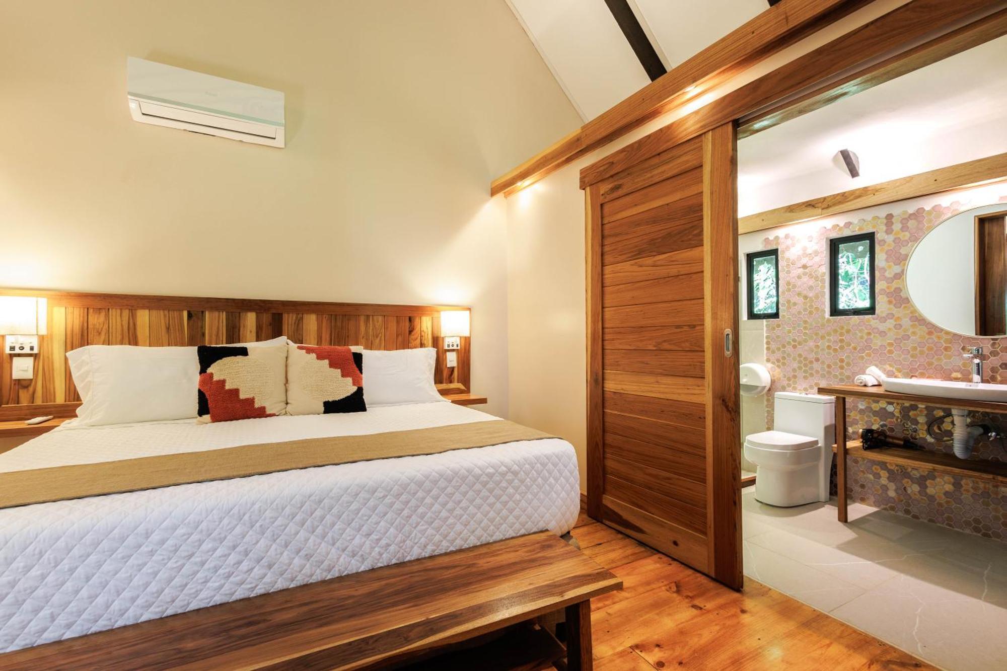 Almonds & Corals Boutique Hotel Puerto Viejo de Talamanca ภายนอก รูปภาพ